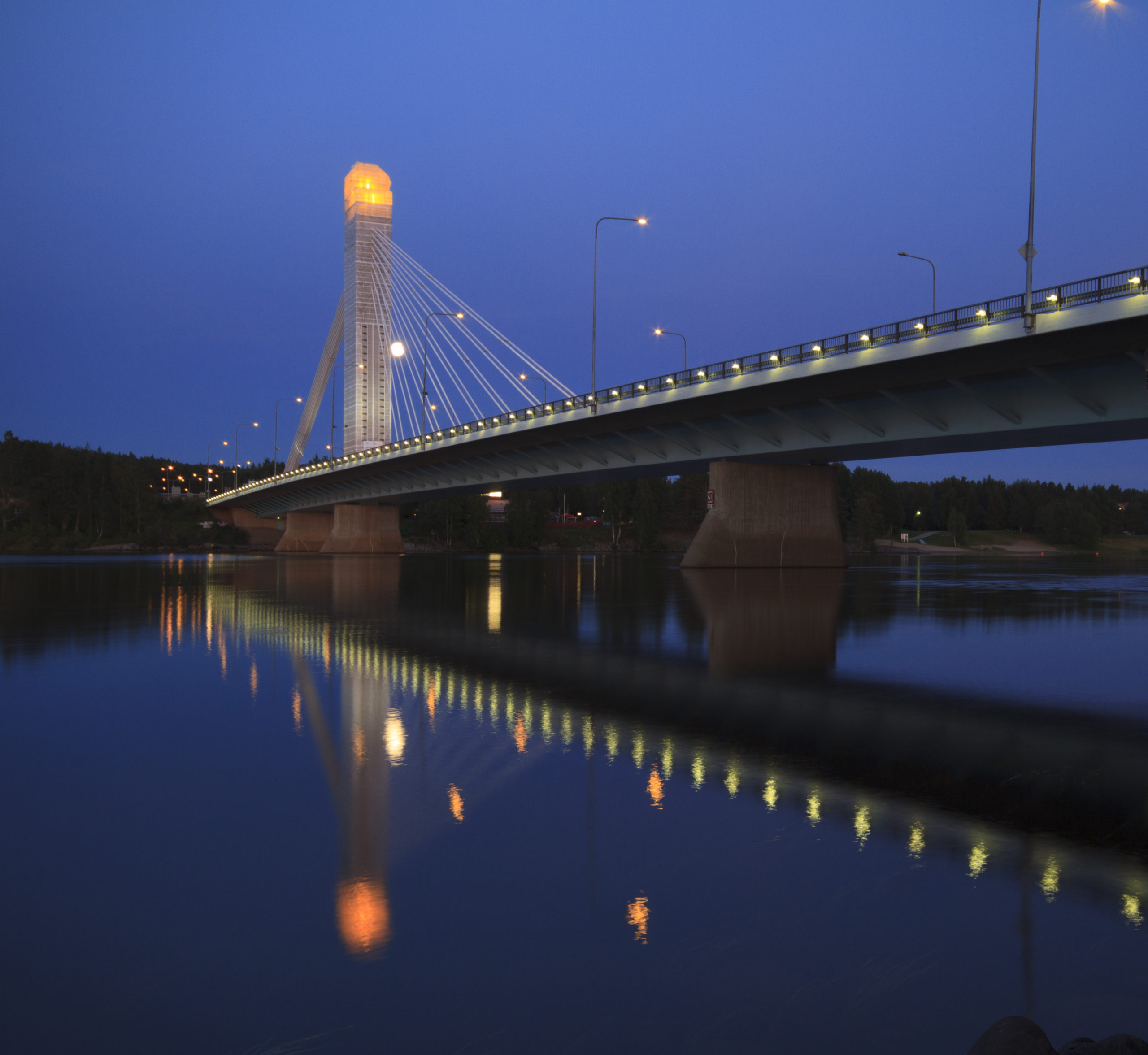 Kuva J tk nkynttil silta Iltavalaistuksessa Rovaniemi Visual Finland