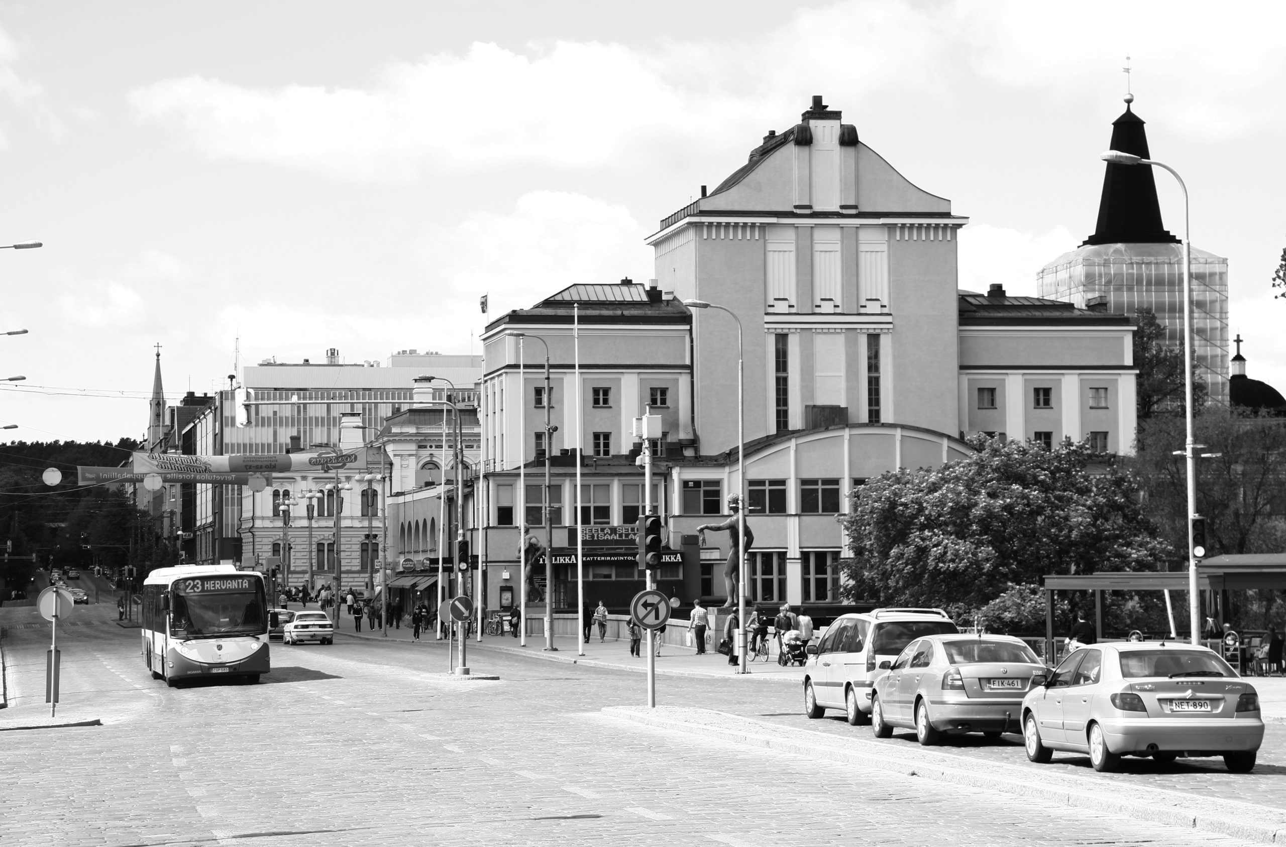 Kuva Tampereen Keskustasta Liikennett H meenkadulla mustavalkoinen 