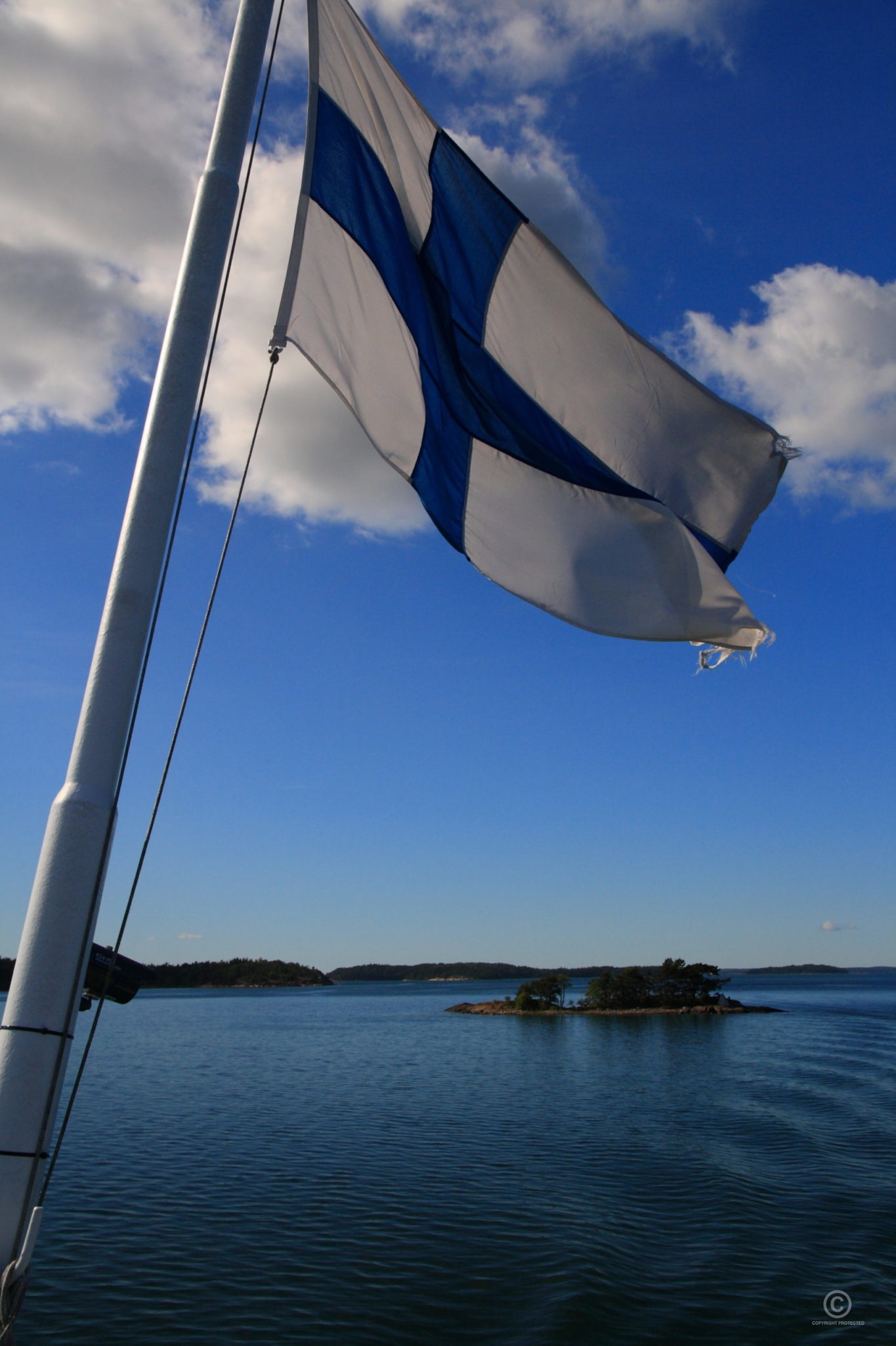 suomen-lippu-kuvia-suomen-lipusta-visual-finland